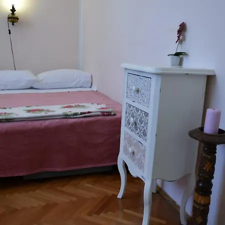 Eva * Zára