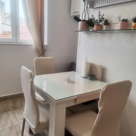 Eva *
